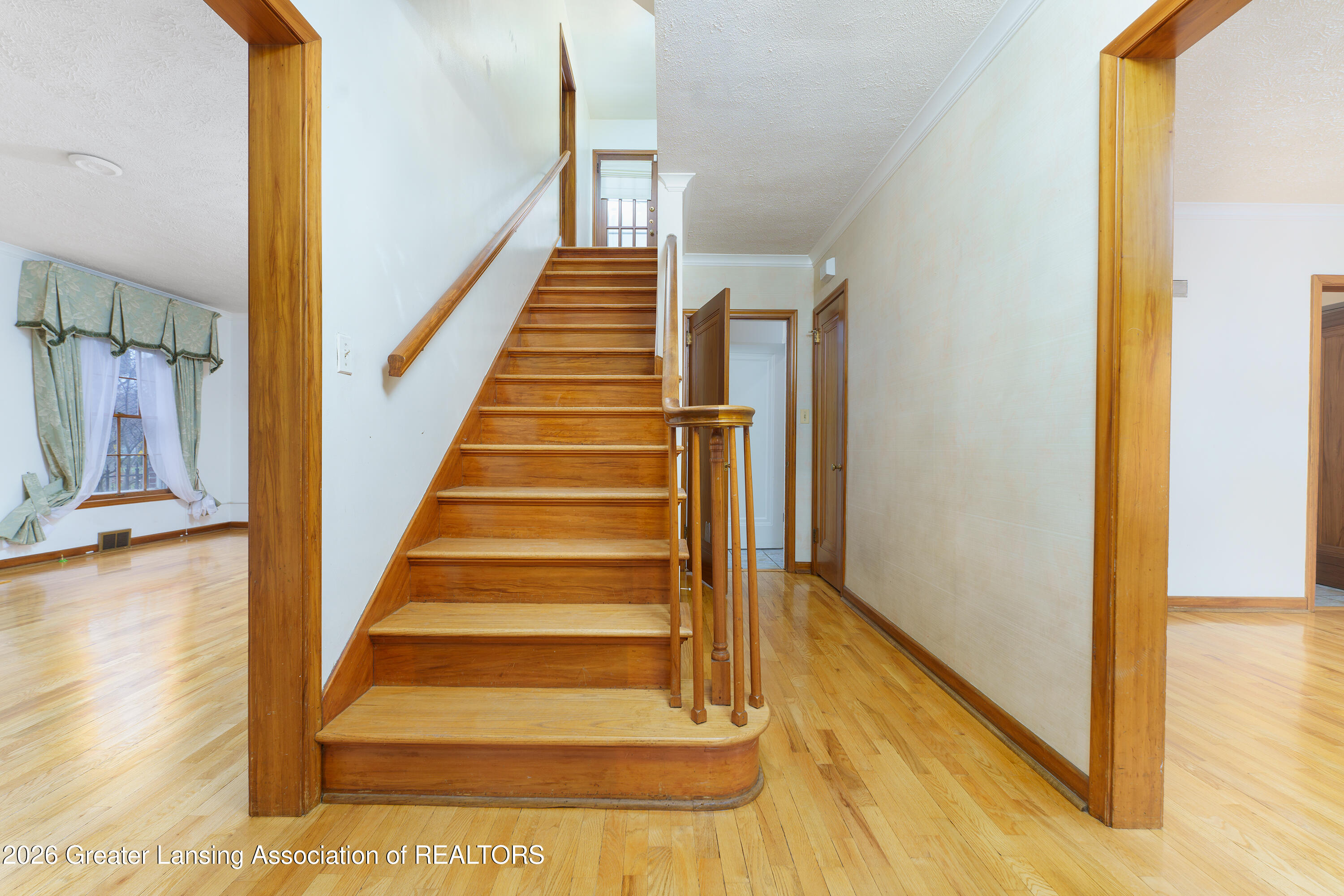 A rare opportunity to score a quintessential Glencairn gem! Gorgeous c – image 9