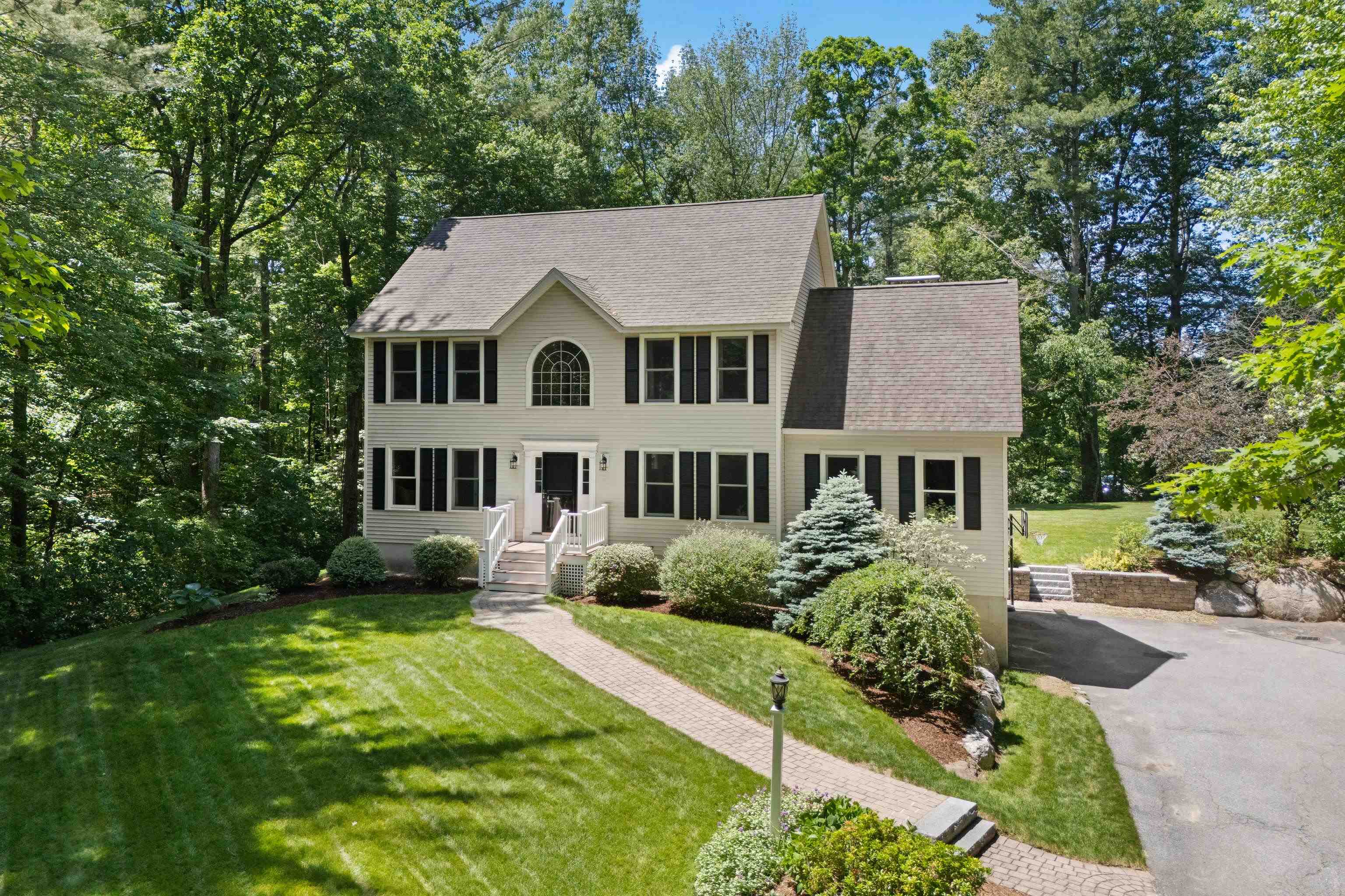 7 7 Premier Drive, Londonderry, New Hampshire, 03053, USA, 4 Bedrooms Bedrooms, ,3 BathroomsBathrooms,Residential,For Sale,7 Premier Drive,5096108