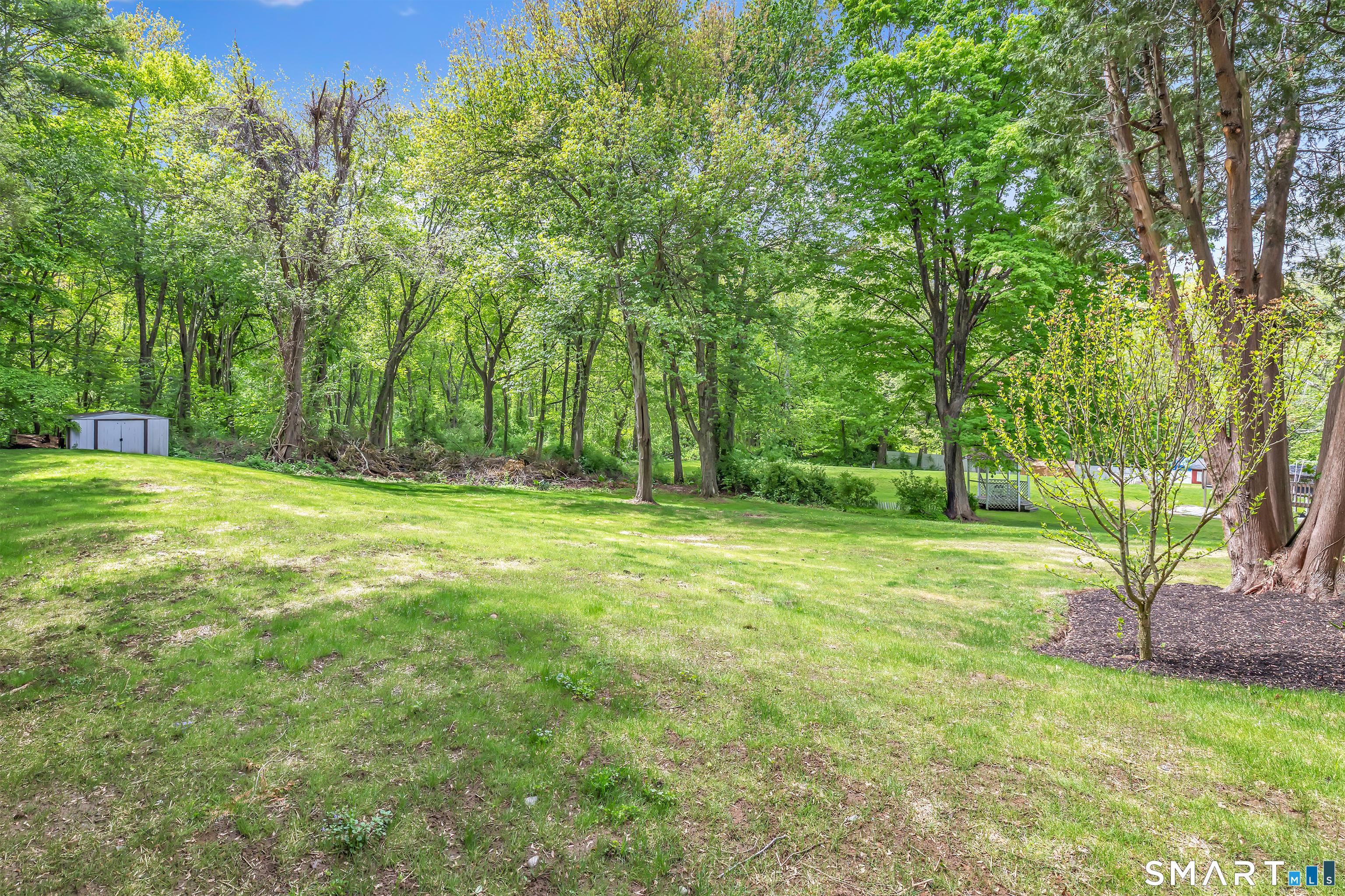 Welcome to 7 Longview Road, located in the desirable Sandy Hook sectio – image 35