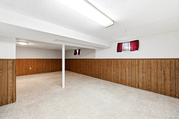 Welcome to this beautiful home that’s gleaming with pride and perfecti – image 47