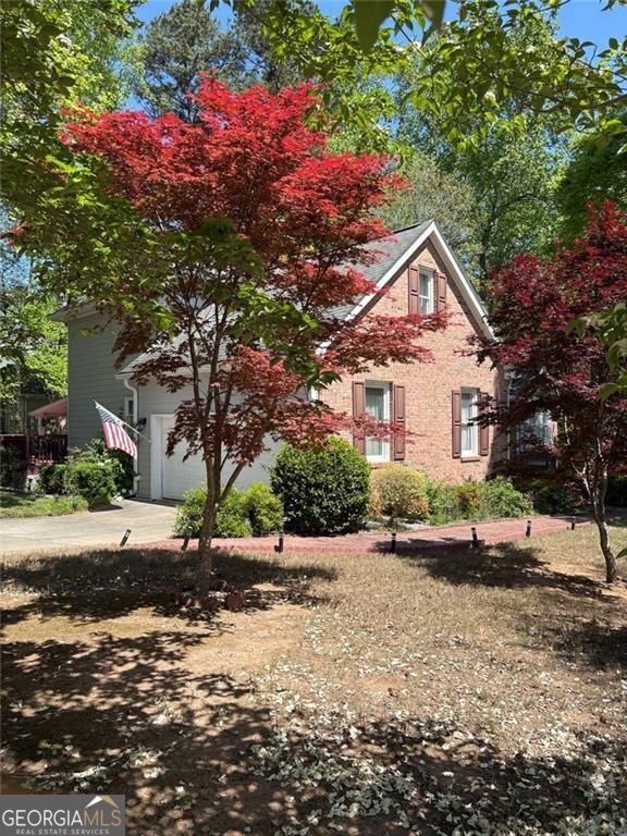 This residence is listed under appraised value and it is situated in a – image 2