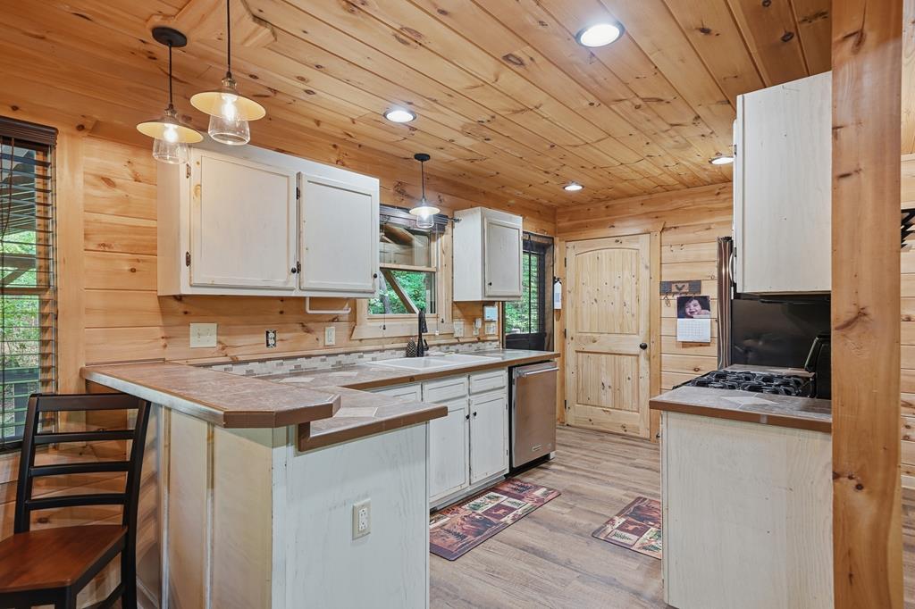 OWNER FINANCING AVAILABLE. SELLER IS CURRENTLY OFFERING 4% WITH 15% DO – image 16