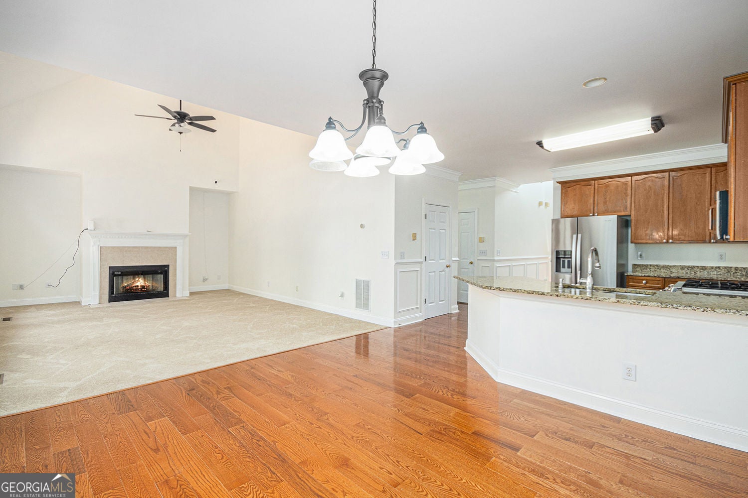 Fully finished basement with refined lakefront living in this beautifu – image 15