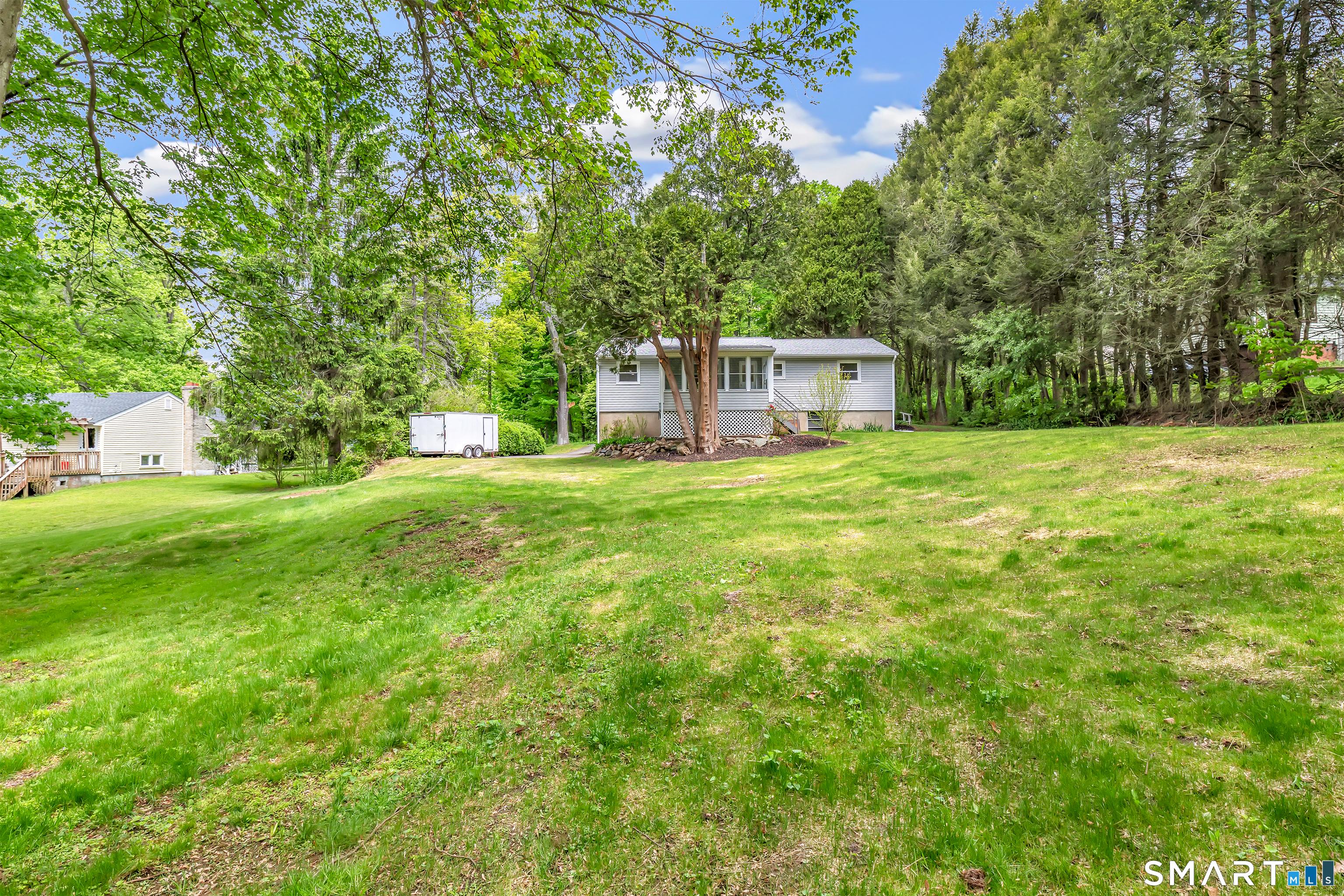 Welcome to 7 Longview Road, located in the desirable Sandy Hook sectio – image 34