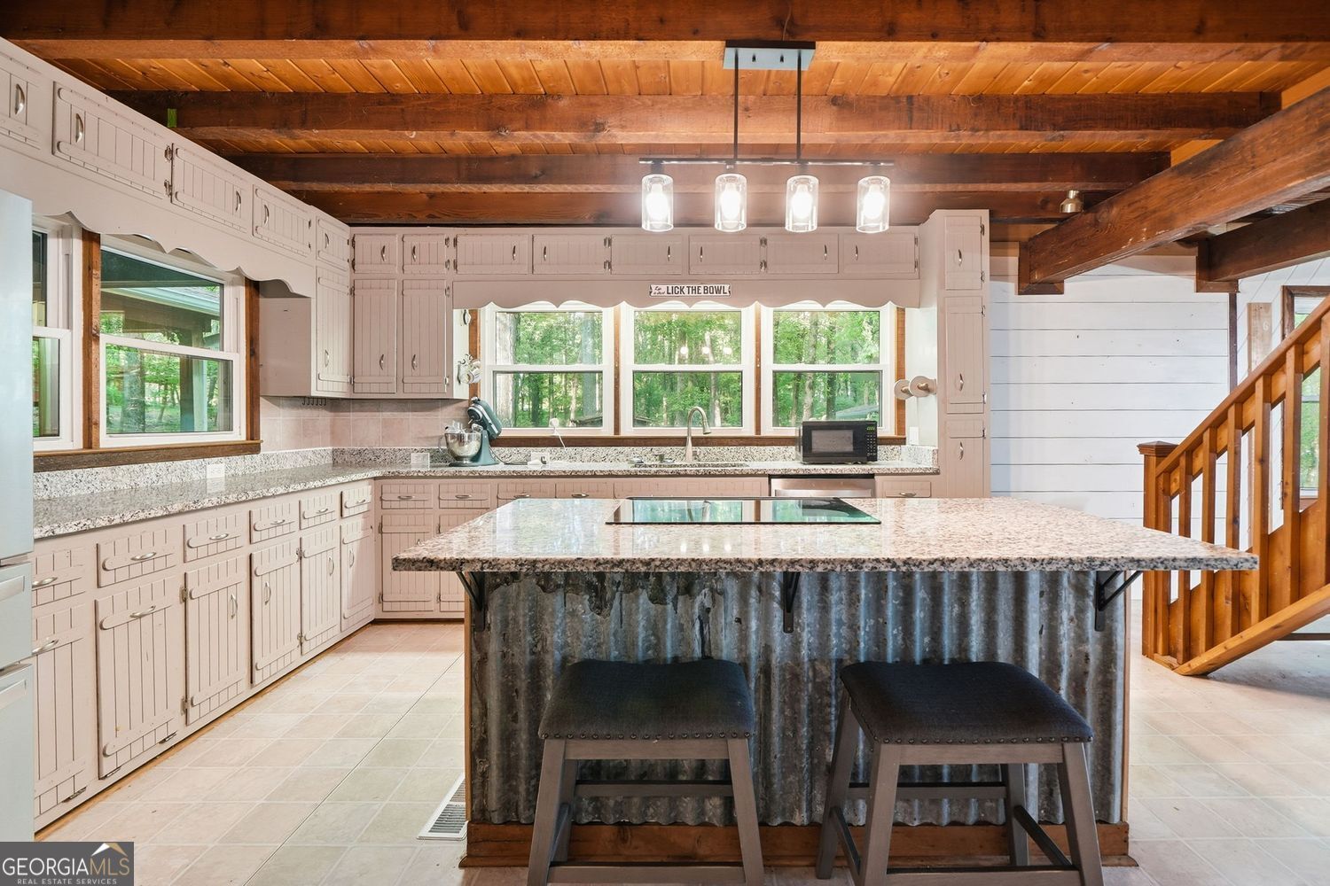 Escape to the perfect blend of privacy, functionality, and North Georg – image 13