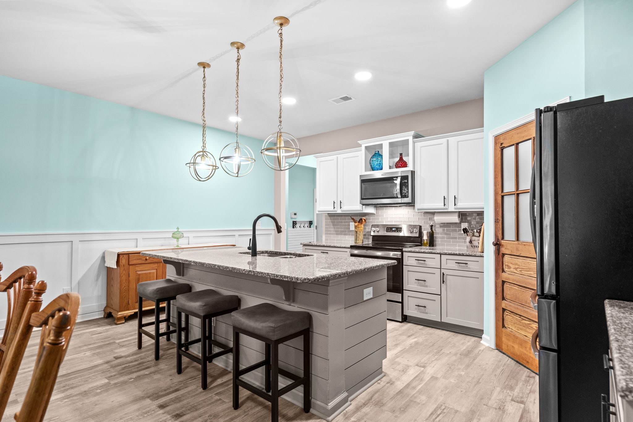 This is a beautifully maintained 4 BR/2BA one level, open concept ranc – image 19