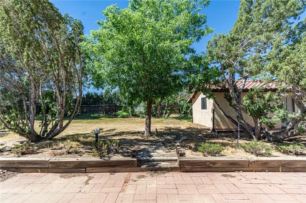 Something is refreshing about a home that actually gives you room to b – image 59