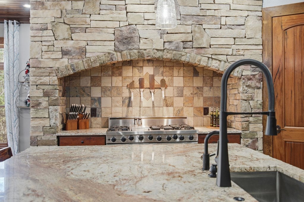 Architectural Mountain Sanctuary on 5+ Private Acres. Experience refin – image 41