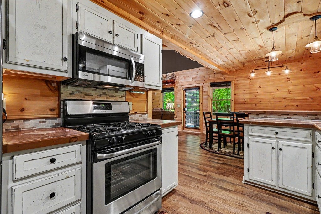 OWNER FINANCING AVAILABLE. SELLER IS CURRENTLY OFFERING 4% WITH 15% DO – image 15