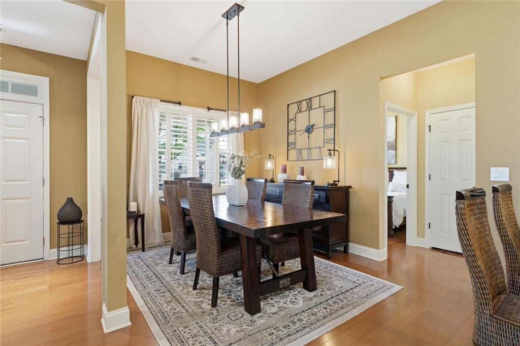 Welcome to this lovely home in the highly sought-after Orchards of Bra – image 7