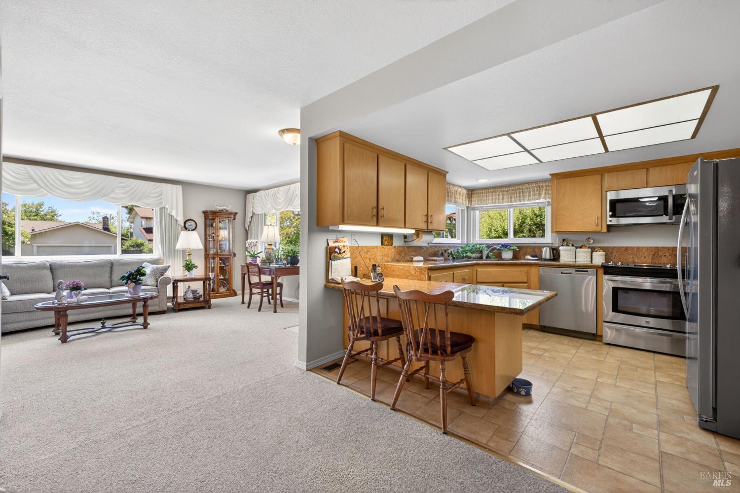 Welcome to 274 Beech Avenue, a beautifully maintained single-story hom – image 21