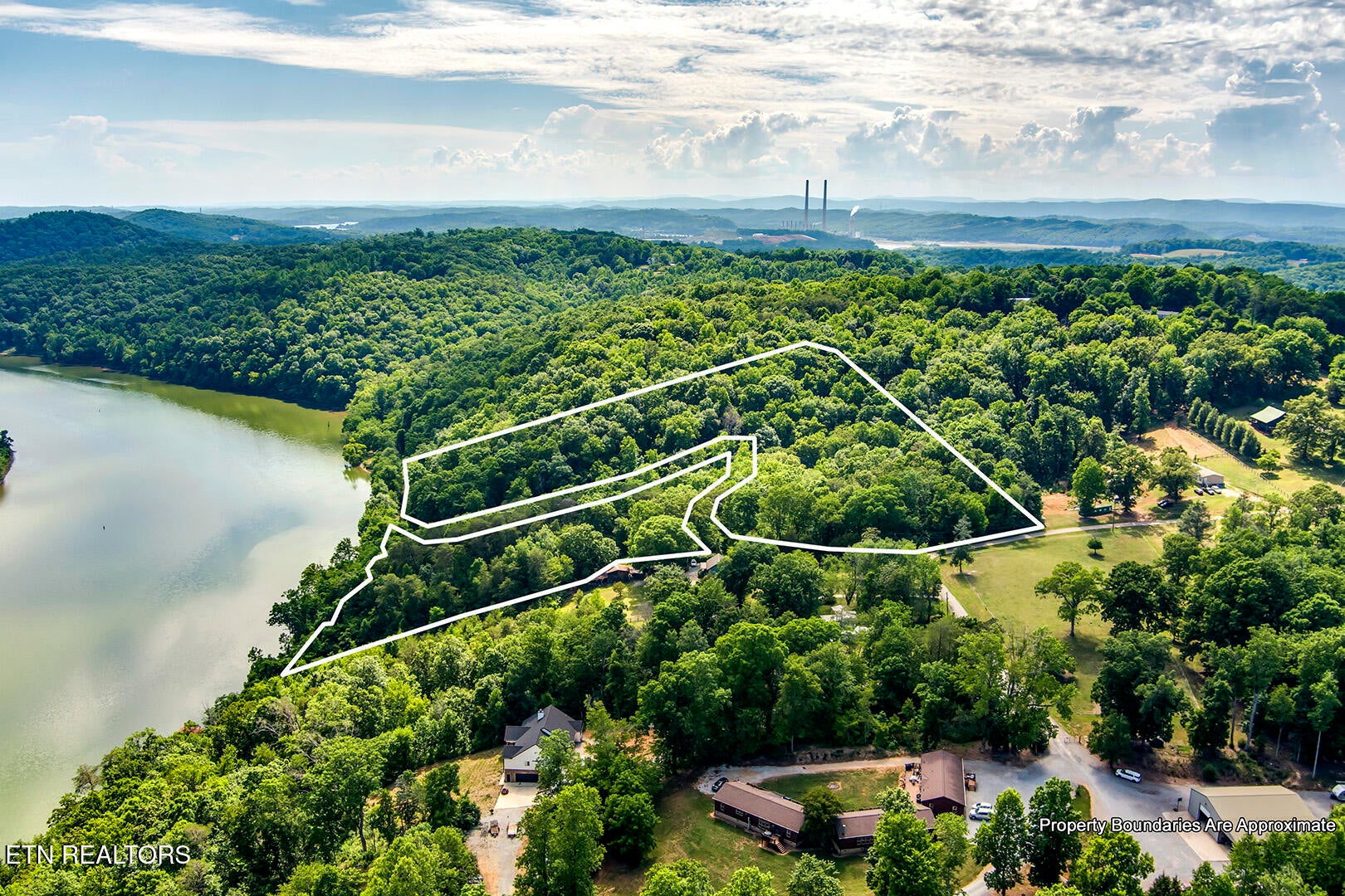 880 880 Skyline Drive, Harriman, Tennessee, 37748, USA, 3 Bedrooms Bedrooms, ,4 BathroomsBathrooms,Residential,For Sale,880 Skyline Drive,6c9e6ce5-d78a-4ae4-a55c-fa9f55