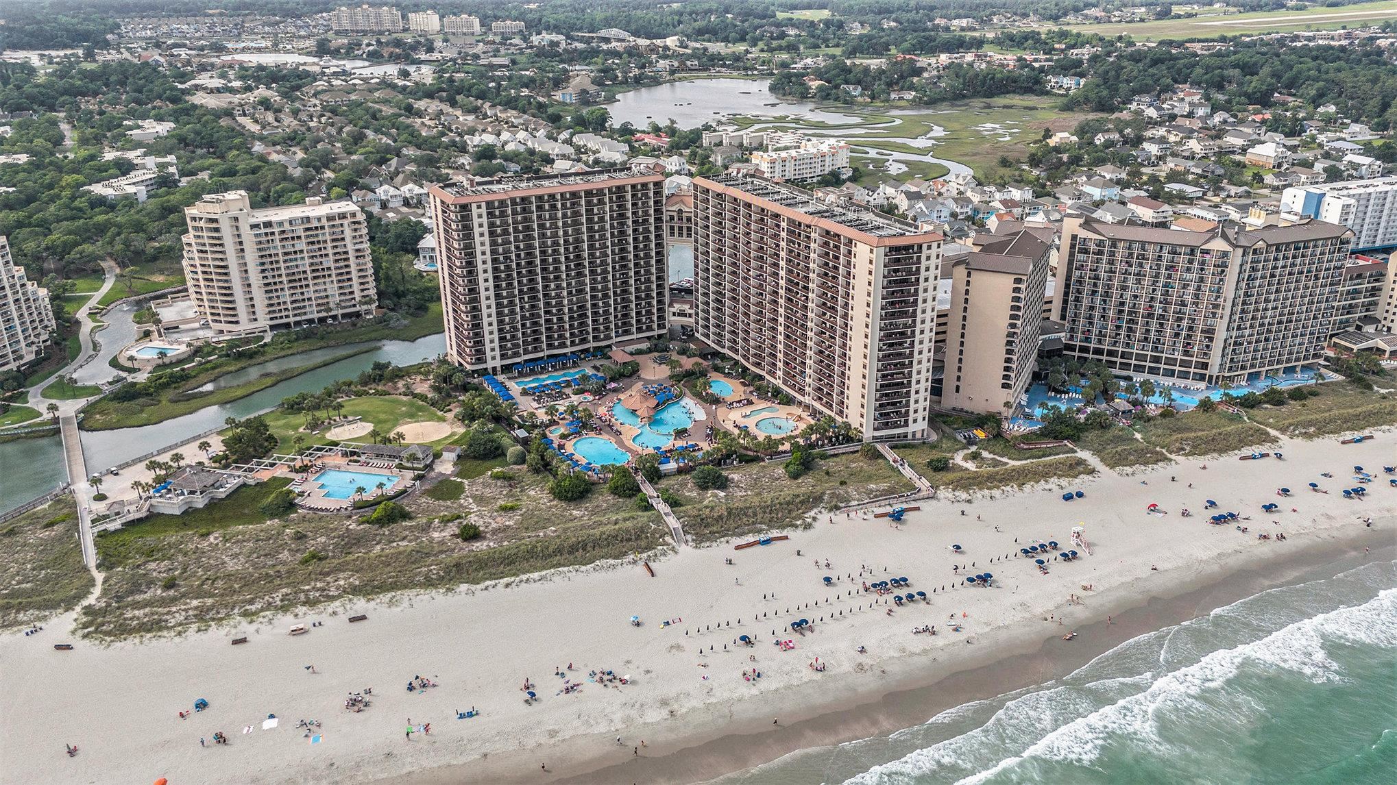 Experience upscale oceanfront living in this impeccably maintained 1-b – image 39