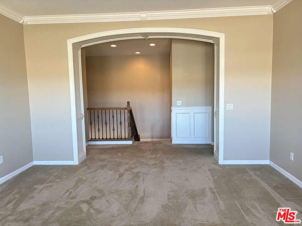 Stunning 5-bedroom, 4-bathroom, 2-story single-family home in the high – image 37