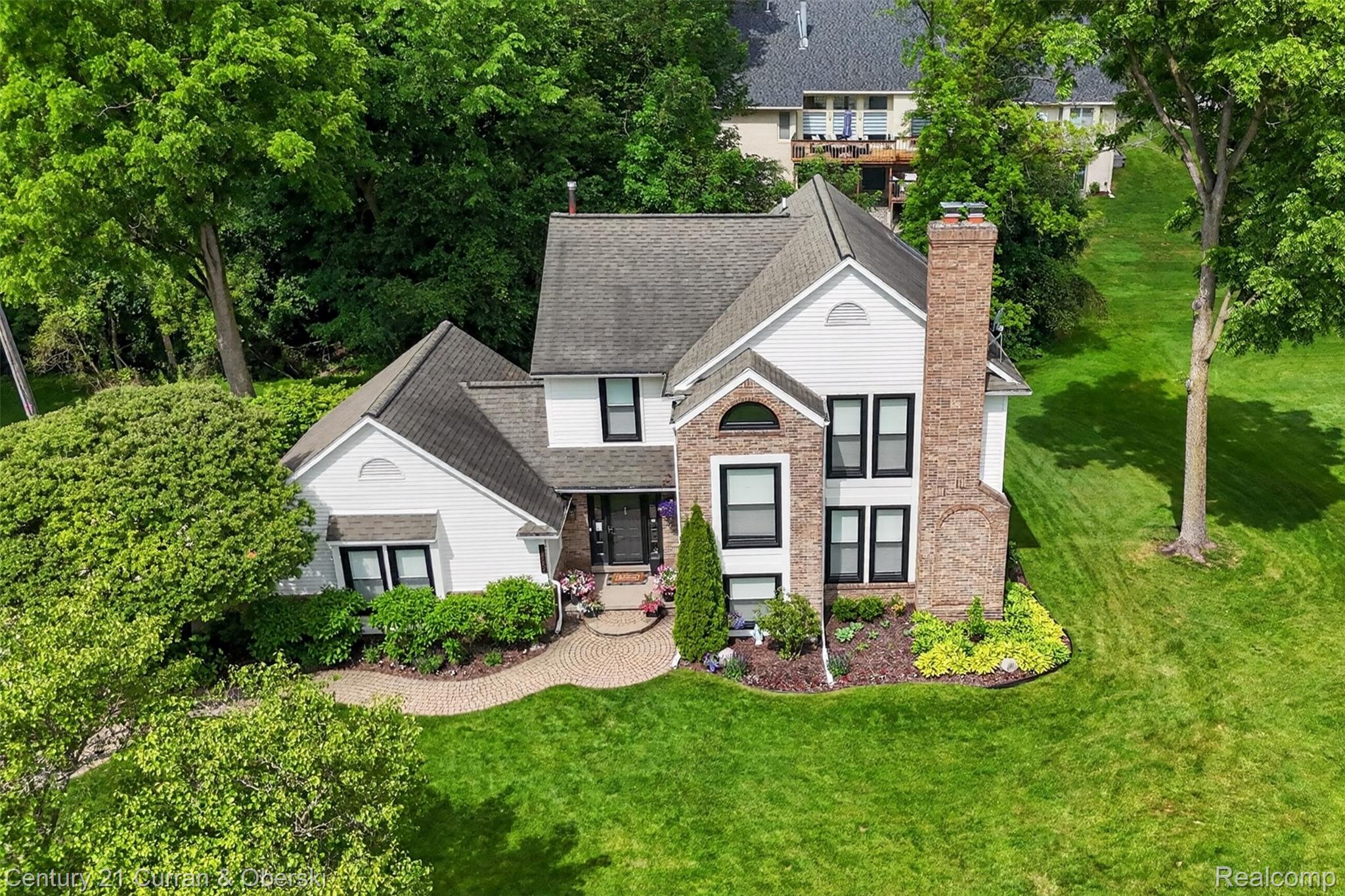 Welcome to 30999 Sudbury Street in Farmington Hills. This beautifully – image 75