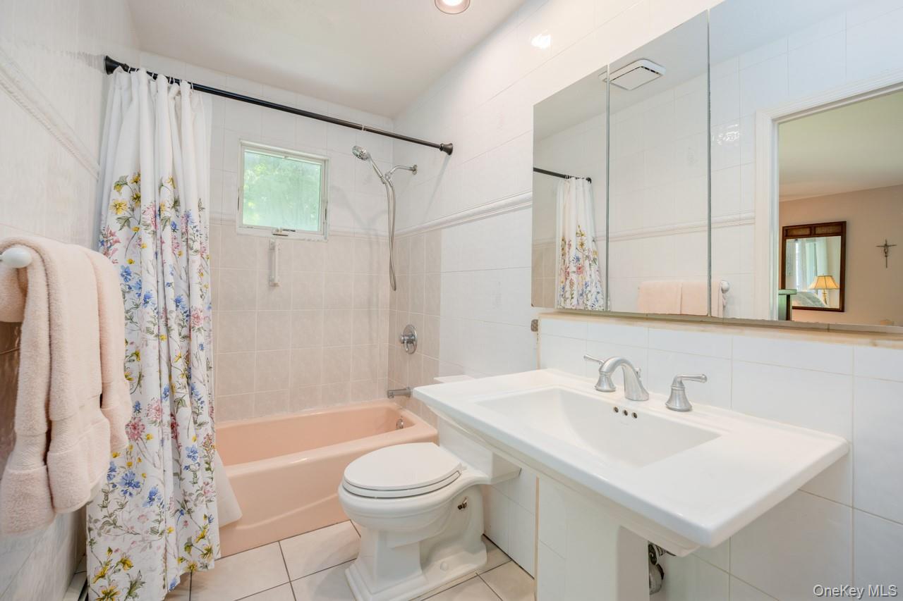 First Time on the Market! Nestled on a quiet double-ended cul-de-sac i – image 18