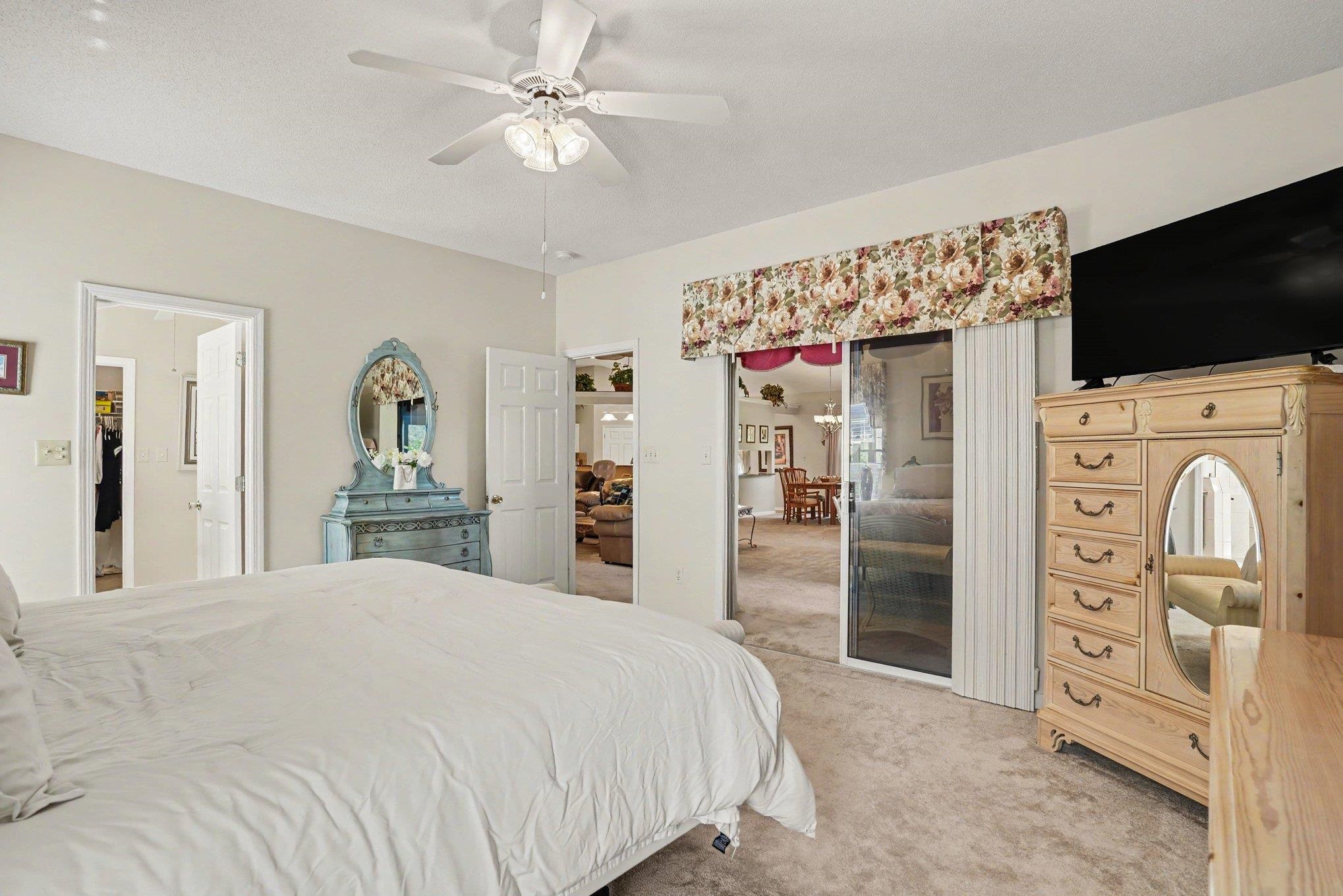 Do not miss this gorgeous updated 3 bed 2 bath single level home locat – image 22