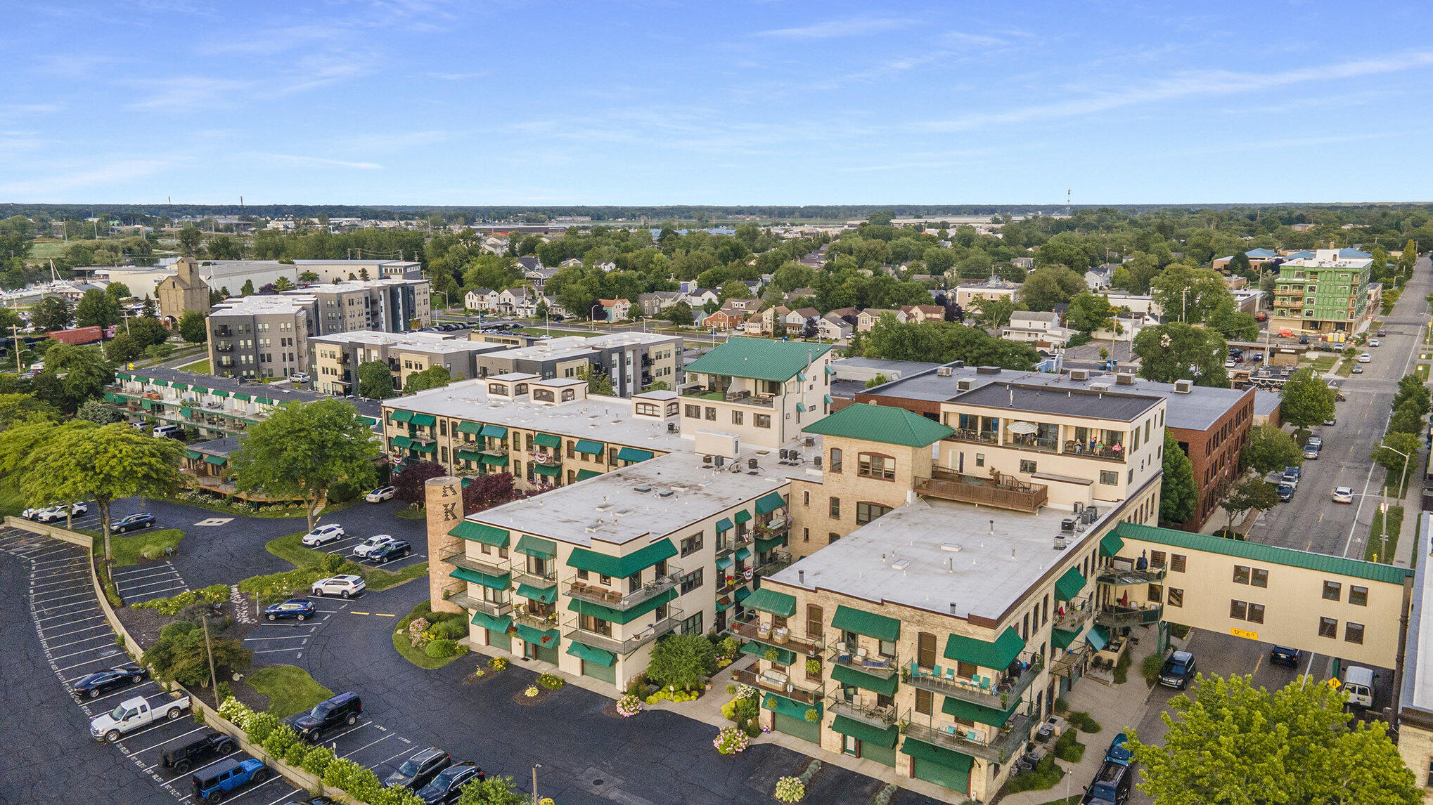 INVESTMENT OPPORTUNITY!! One of Grand Havens most prestigious properti – image 4