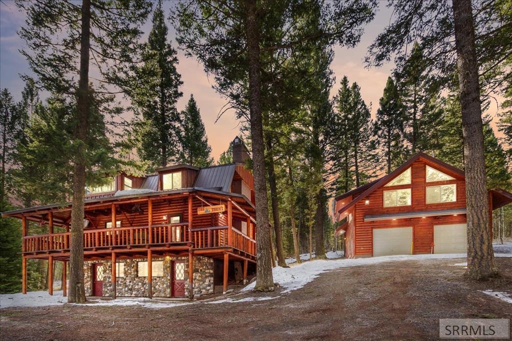 IMMACULATE LOG CABIN - AMAZING HIGH END FURNISHINGS INCLUDED - BORDERS – image 46