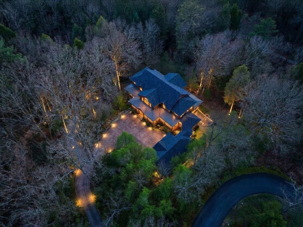 Architectural Mountain Sanctuary on 5+ Private Acres. Experience refin – image 3