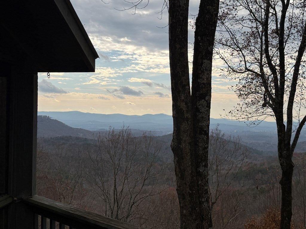 Spectacular “Top of the Mountain” Long-Range Views showcases Several M – image 23