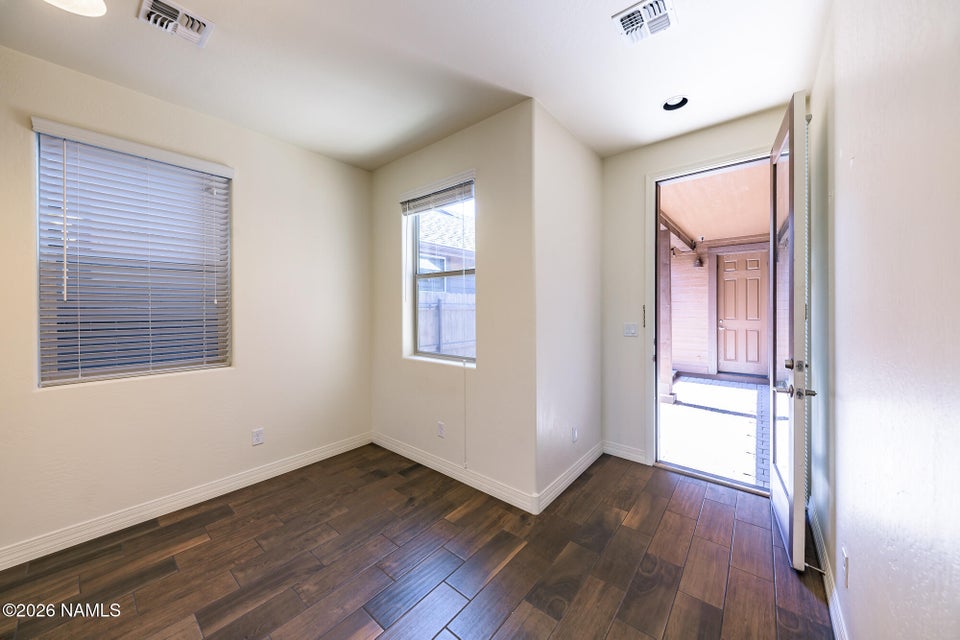 Mountain views, dual primary suites, and Flagstaff living at its fines – image 15