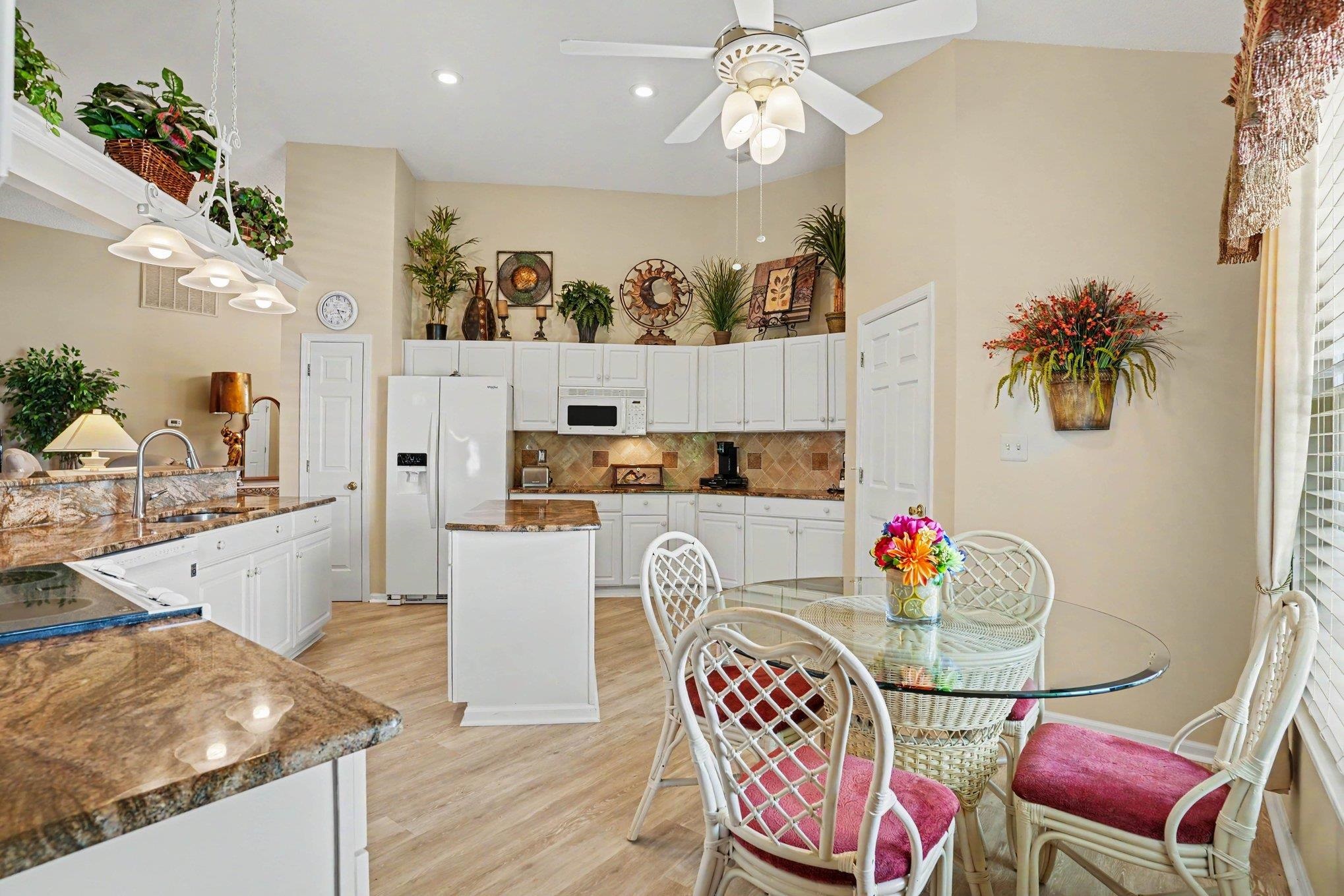 Do not miss this gorgeous updated 3 bed 2 bath single level home locat – image 17