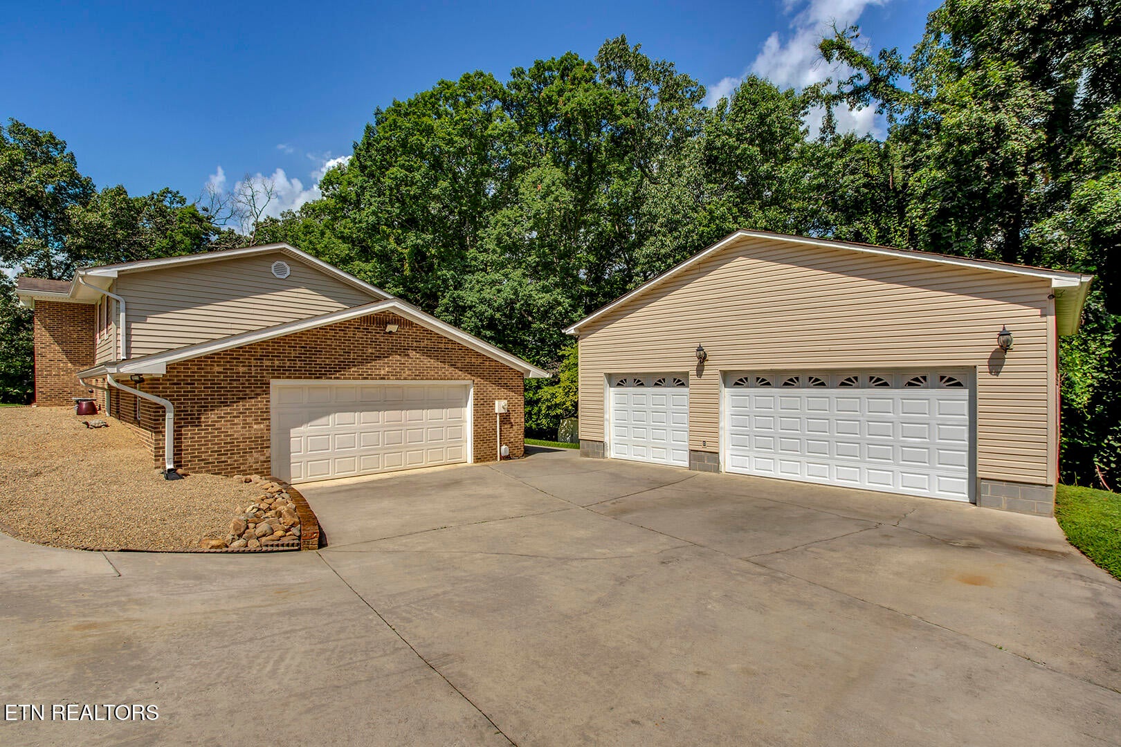 Are you looking for a wonderful home in a desired subdivision in a gre – image 46