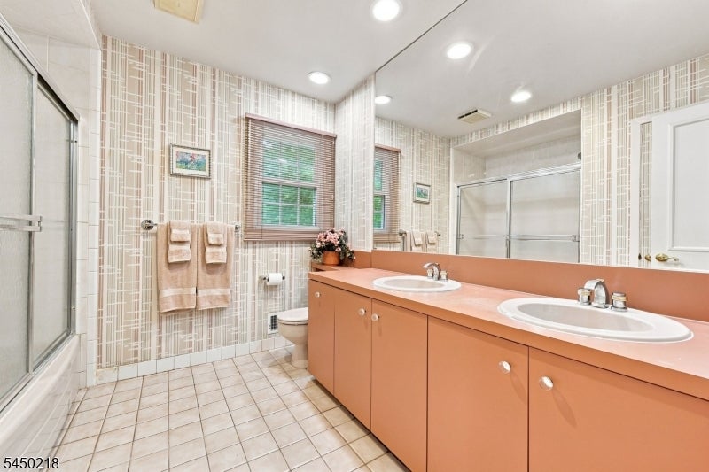 18 18 Druid Hill Dr, Parsippany-Troy Hills Twp., New Jersey, 07054, USA, 4 Bedrooms Bedrooms, ,3 BathroomsBathrooms,Residential,For Sale,18 Druid Hill Dr,4043957