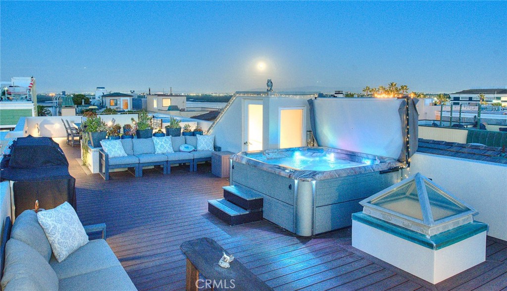 99 99 A Surfside, Surfside, California, 90743, USA, 4 Bedrooms Bedrooms, ,4 BathroomsBathrooms,Residential,For Sale,99 A Surfside,CV26025098