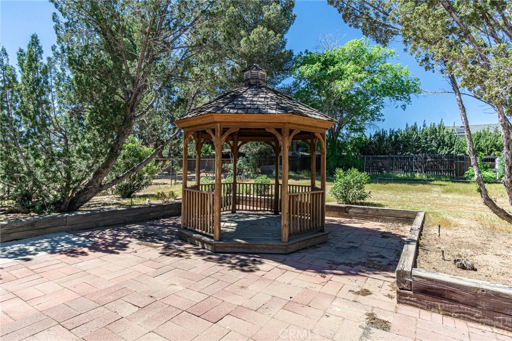 Something is refreshing about a home that actually gives you room to b – image 61