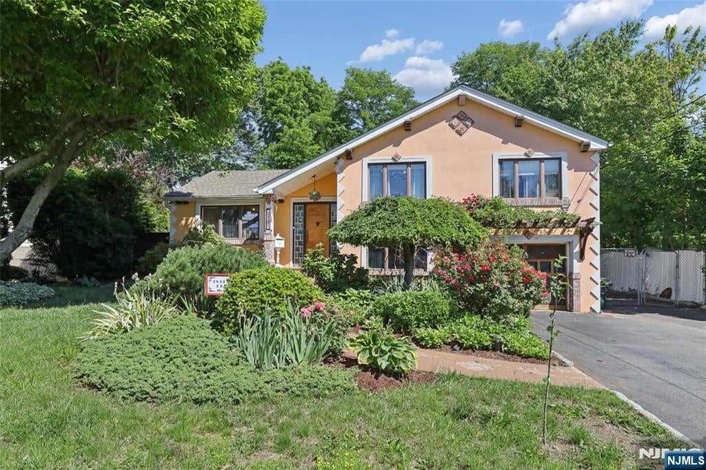 29-07 Fair Lawn Avenue, Fair Lawn, New Jersey, 07410, USA, 4 Bedrooms Bedrooms, ,4 BathroomsBathrooms,Residential,For Sale,29-07 Fair Lawn Avenue,26016016