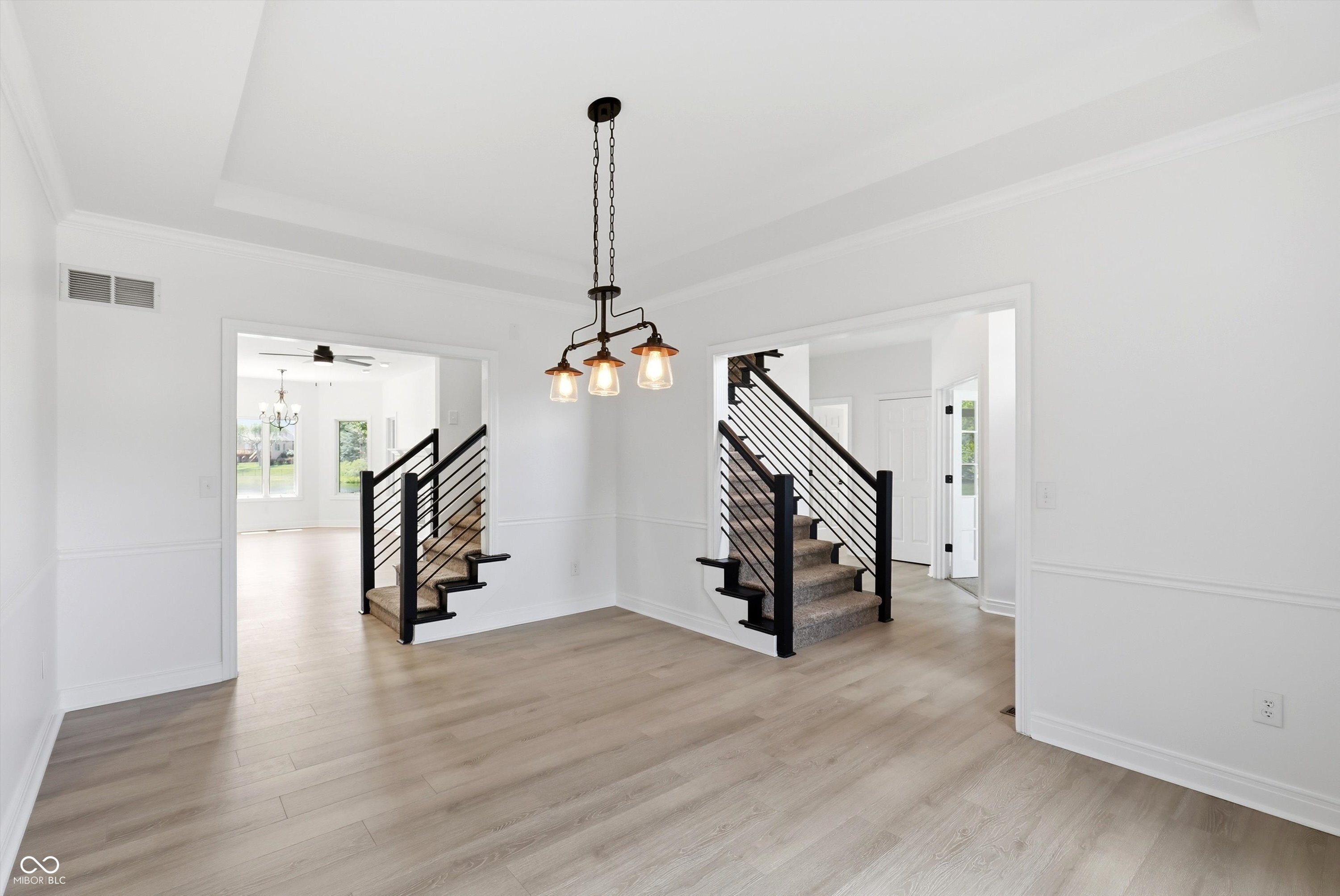 Welcome to this beautifully updated home in the highly sought-after Wa – image 10