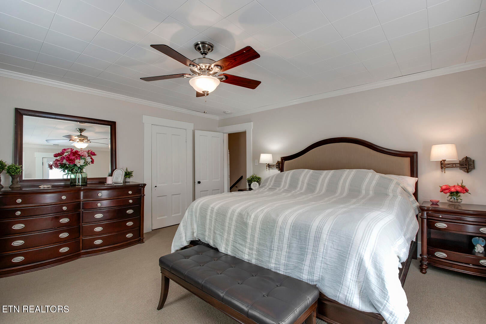Are you looking for an adorable home with character, comfort, and styl – image 35