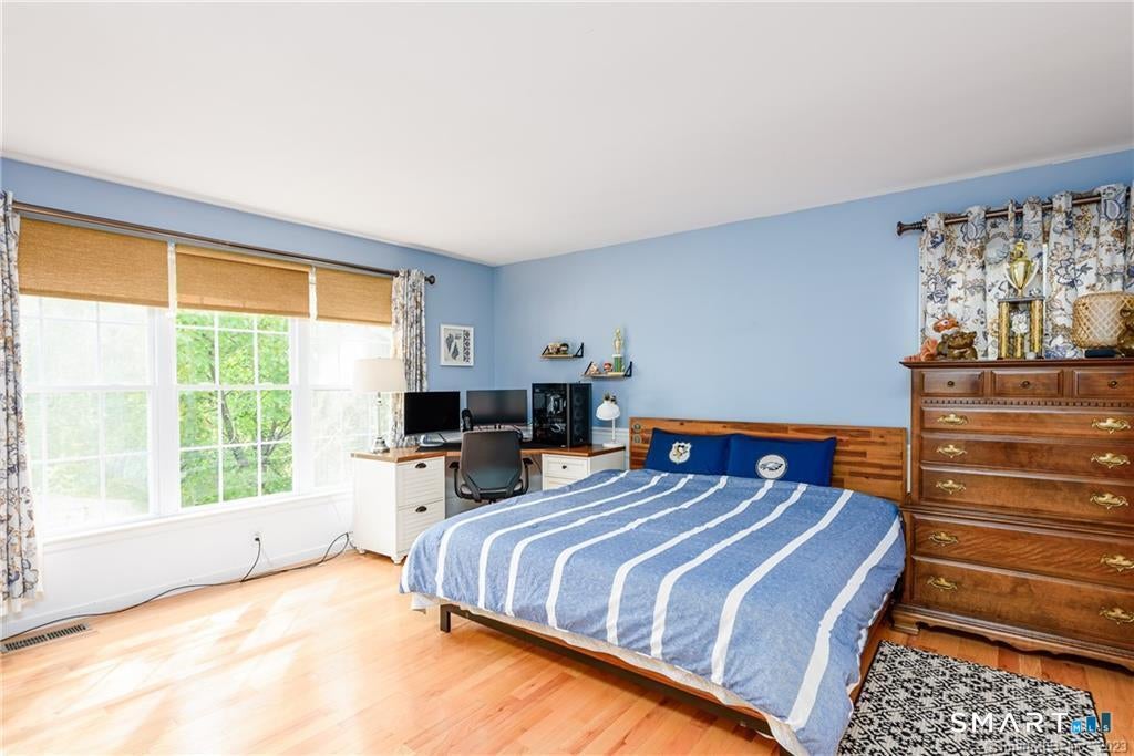 SPECTACULARLY DESIRABLE LOCATION! This rare-to-market single family is – image 19