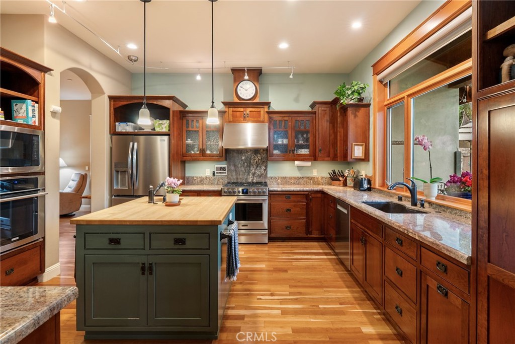 Located on the desirable West Side of Paso Robles, this custom-built 2 – image 10