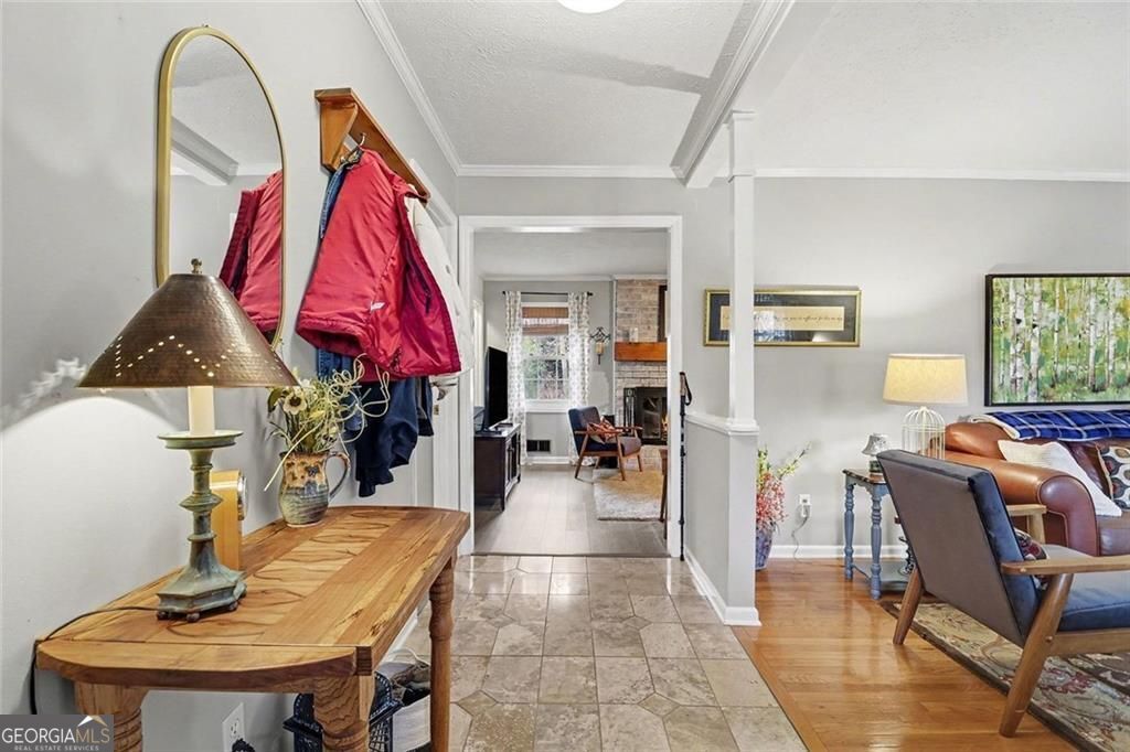 Beautifully updated and ideally located in the heart of Dunwoody, this – image 4