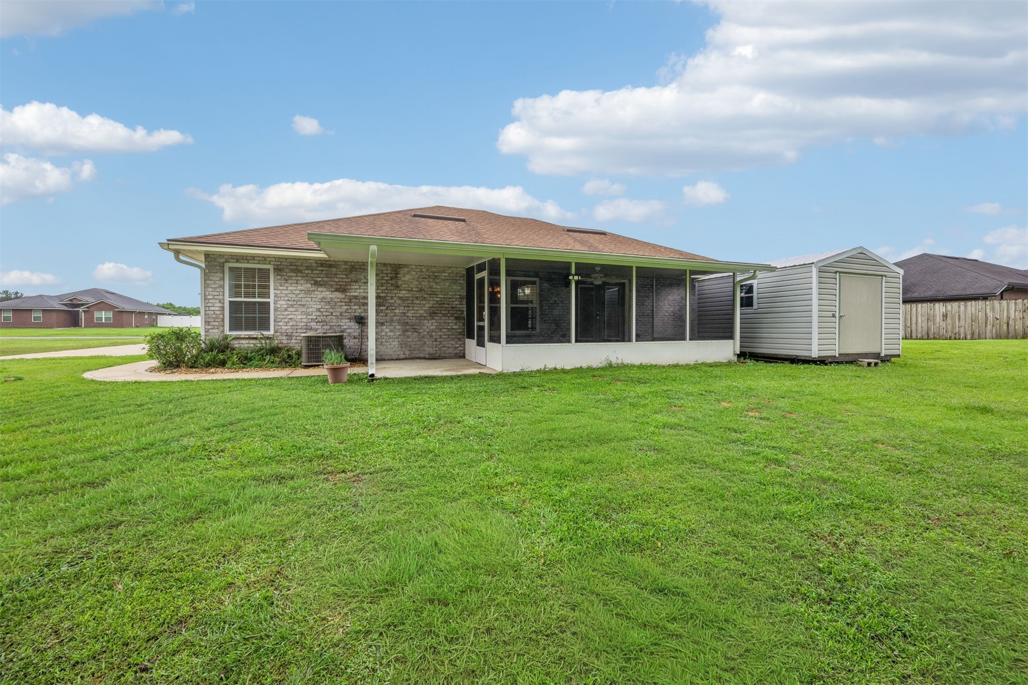 Tired of choosing between a backyard and a commute? At 54079 Amblerwoo – image 52