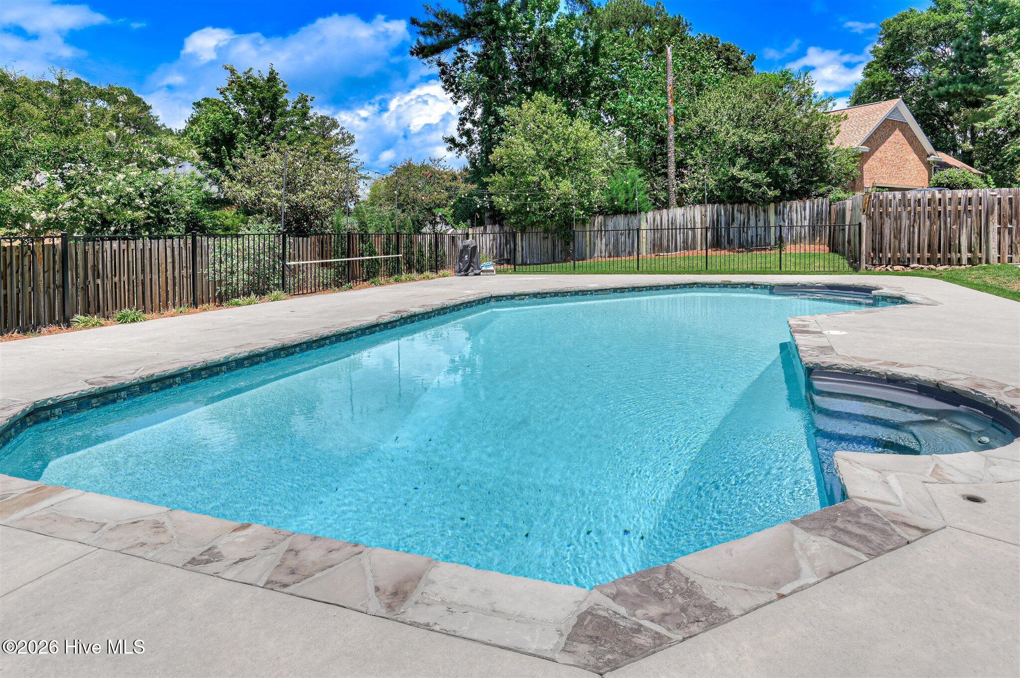 Welcome to this stunning brick home nestled on a quiet cul-de-sac in t – image 60
