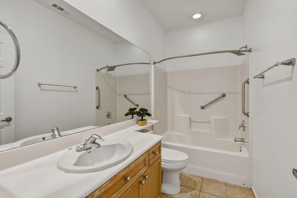 Exceptional opportunity to own a spacious 4 bedroom, 3 bath residence – image 22