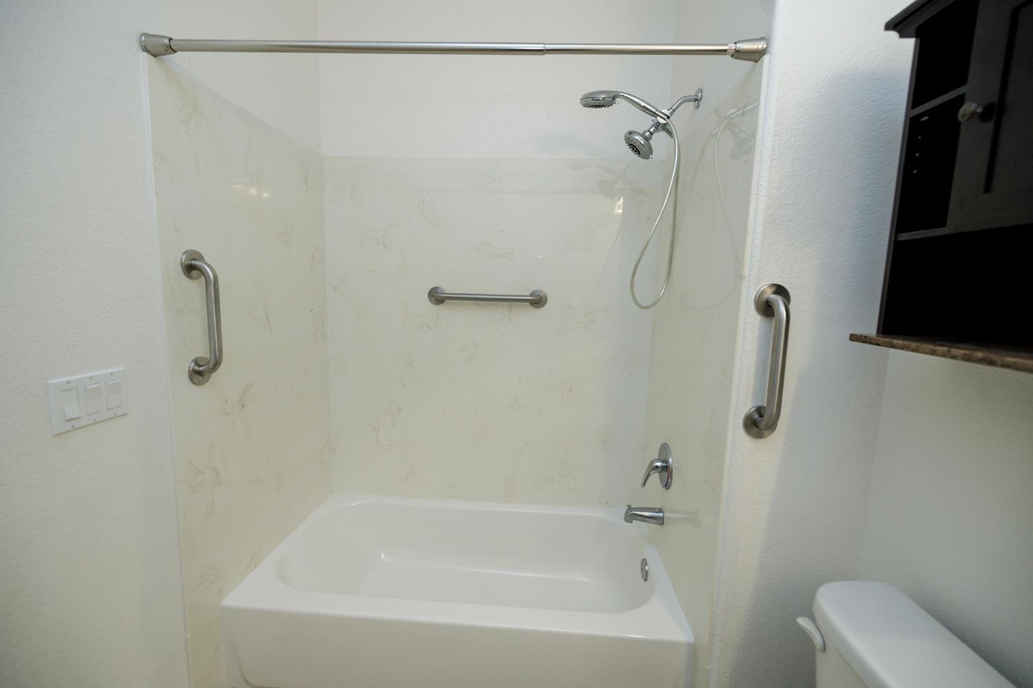 Located in a highly desirable neighborhood, this well-maintained home – image 30