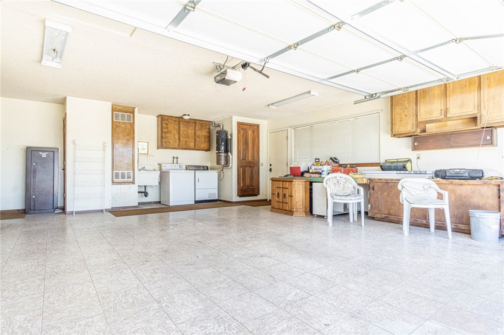 Something is refreshing about a home that actually gives you room to b – image 54