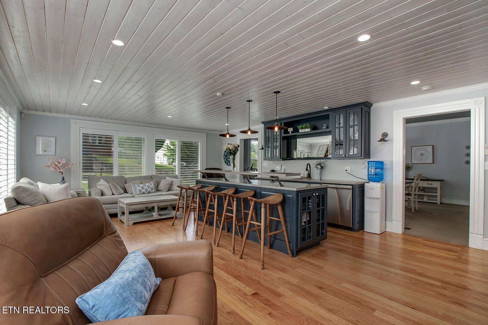 Are you looking for an adorable home with character, comfort, and styl – image 10