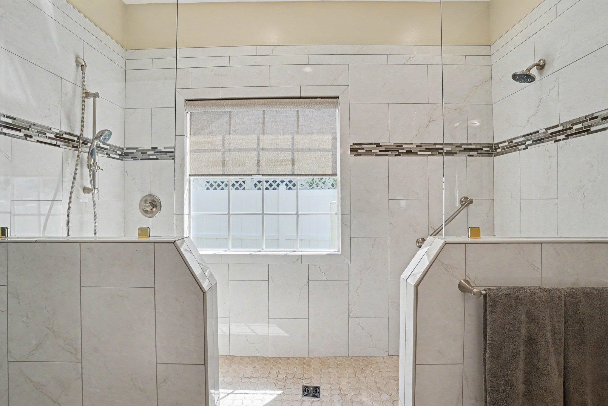 Do not miss this gorgeous updated 3 bed 2 bath single level home locat – image 23