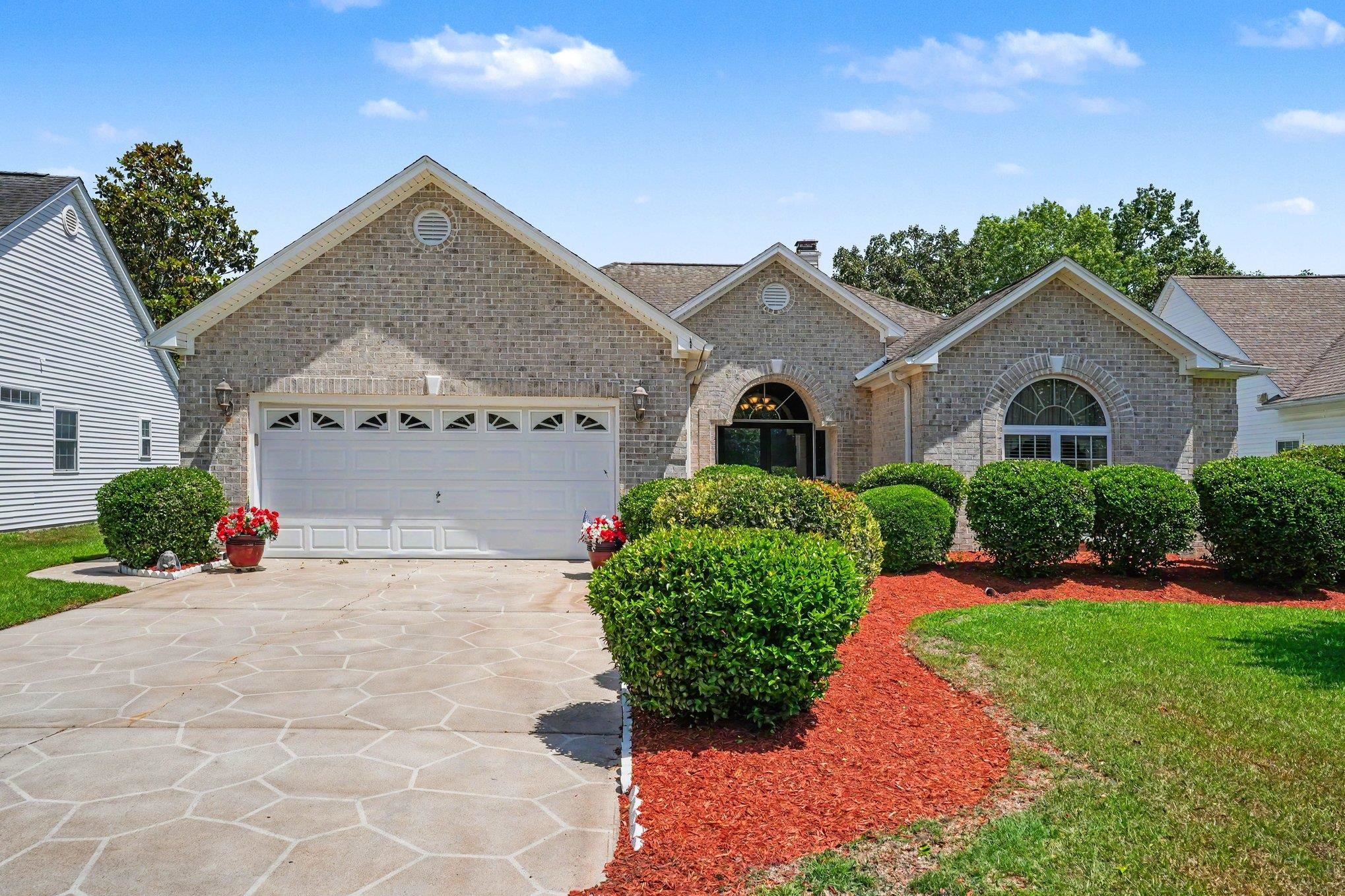 Do not miss this gorgeous updated 3 bed 2 bath single level home locat – image 1