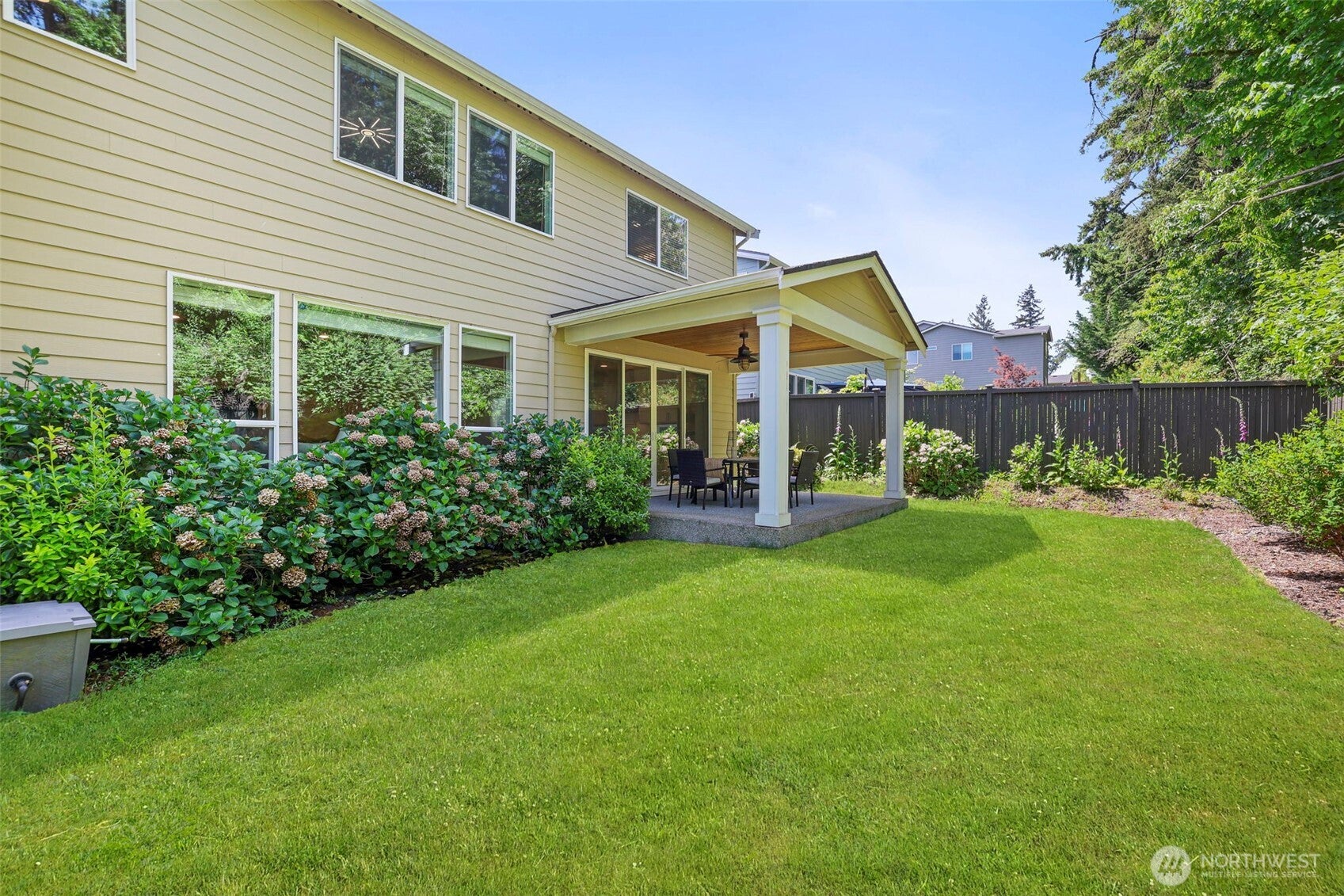Welcome to this beautifully designed Sagebrook Lane home in Bothell Ca – image 33