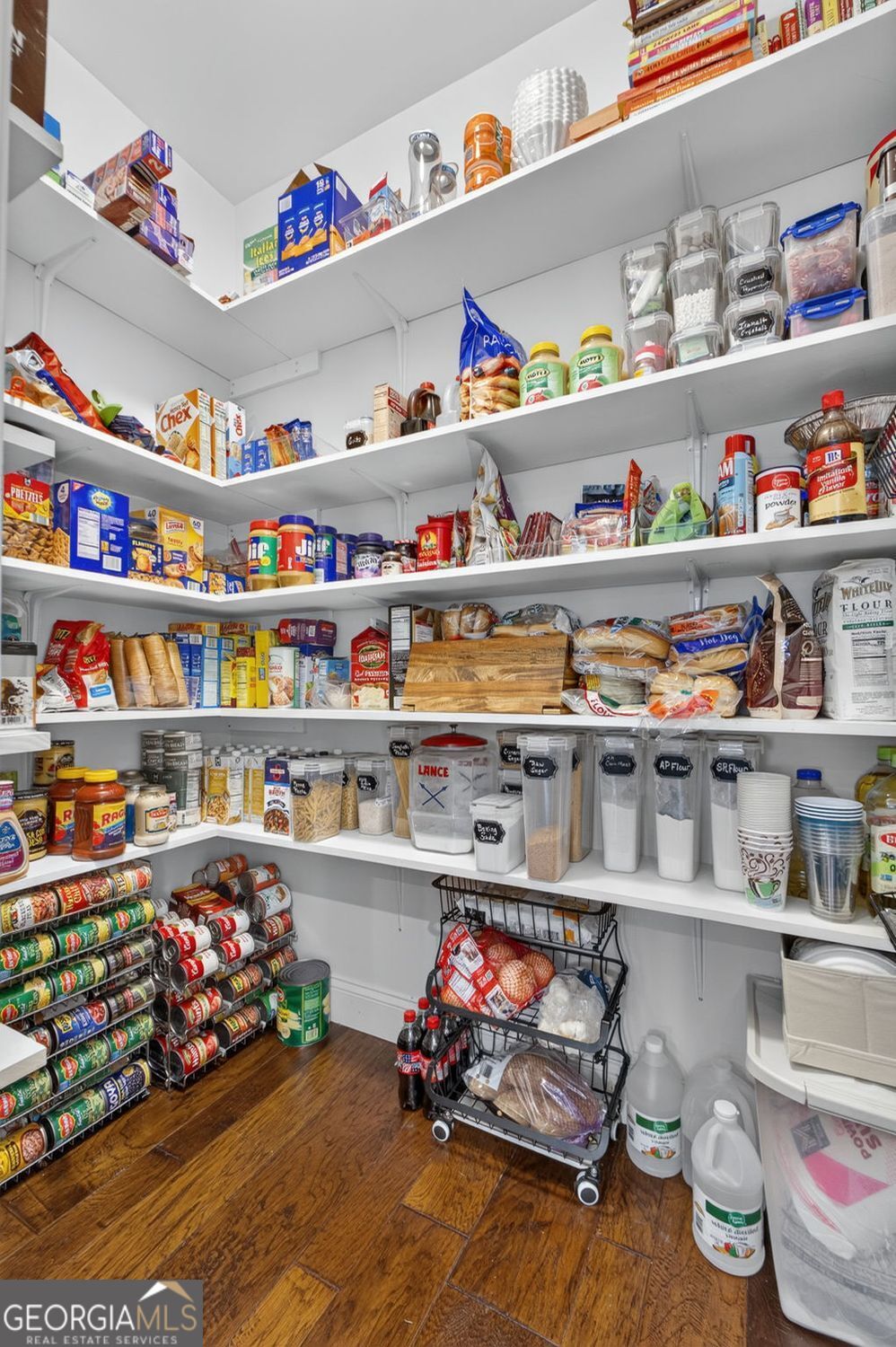 Incredible custom home with tons of bells and whistles in sought after – image 23