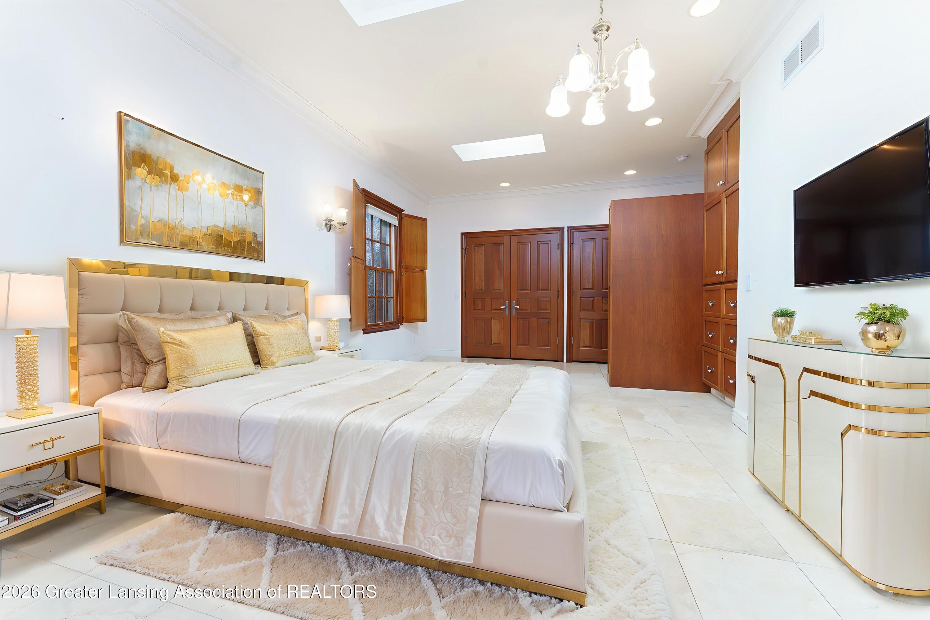 A rare opportunity to score a quintessential Glencairn gem! Gorgeous c – image 39
