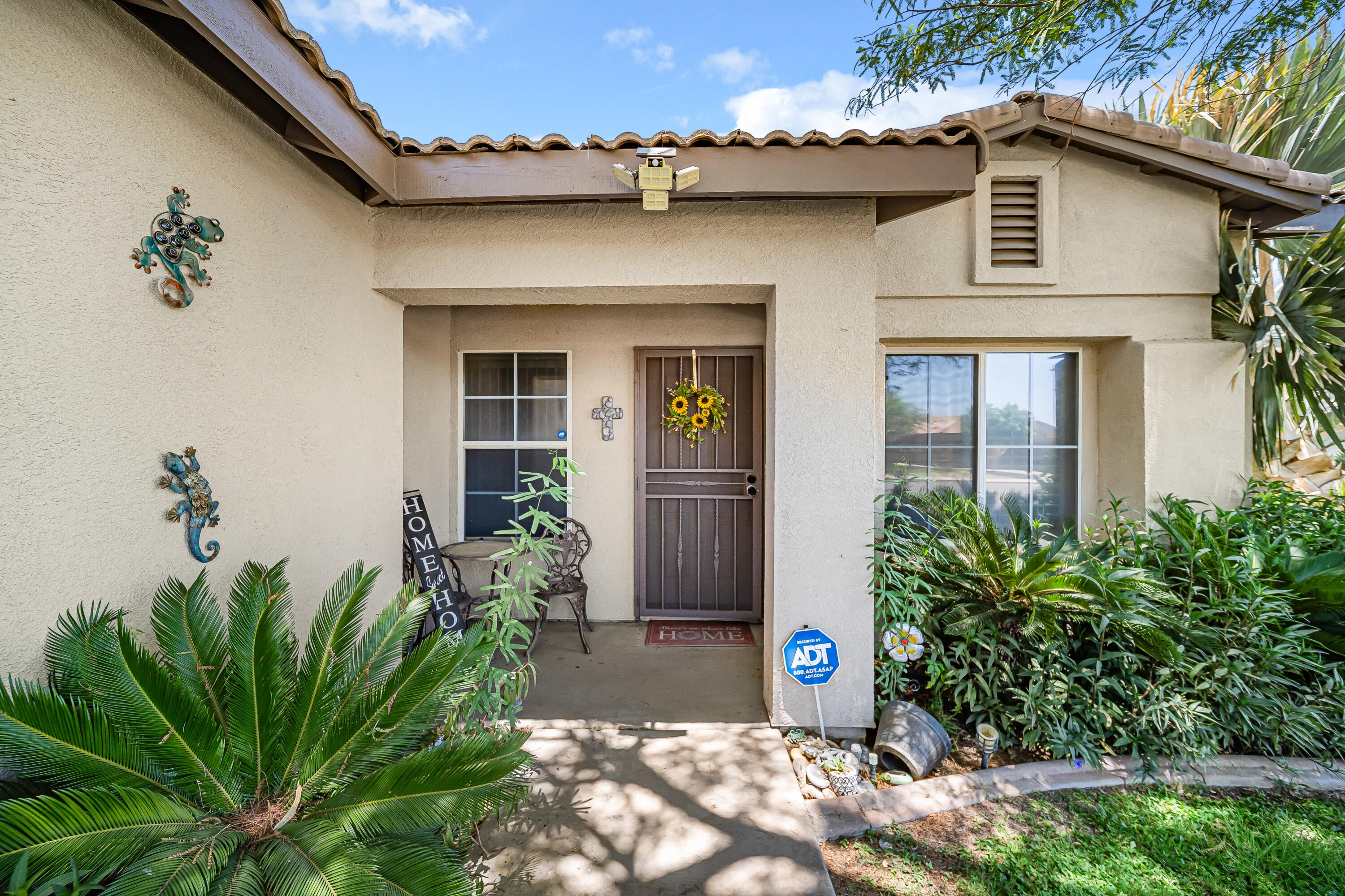 Welcome to this beautiful home in the highly desirable Villa Montego c – image 25