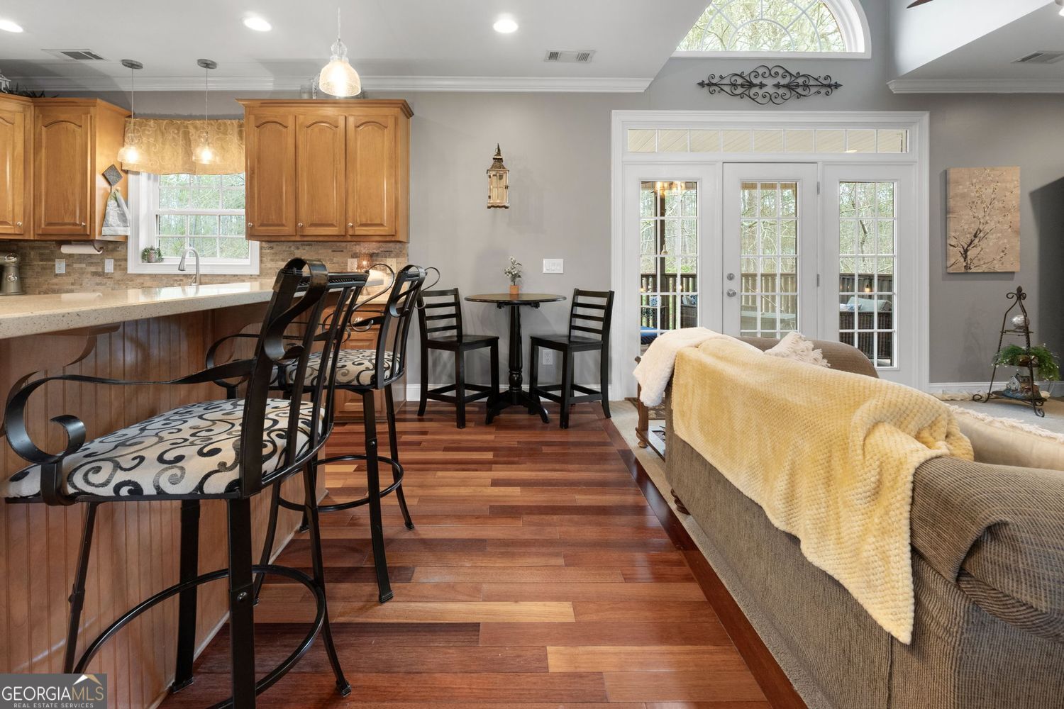 No HOA or restrictions! Full basement w/in-law suite! All Brick! Come – image 15